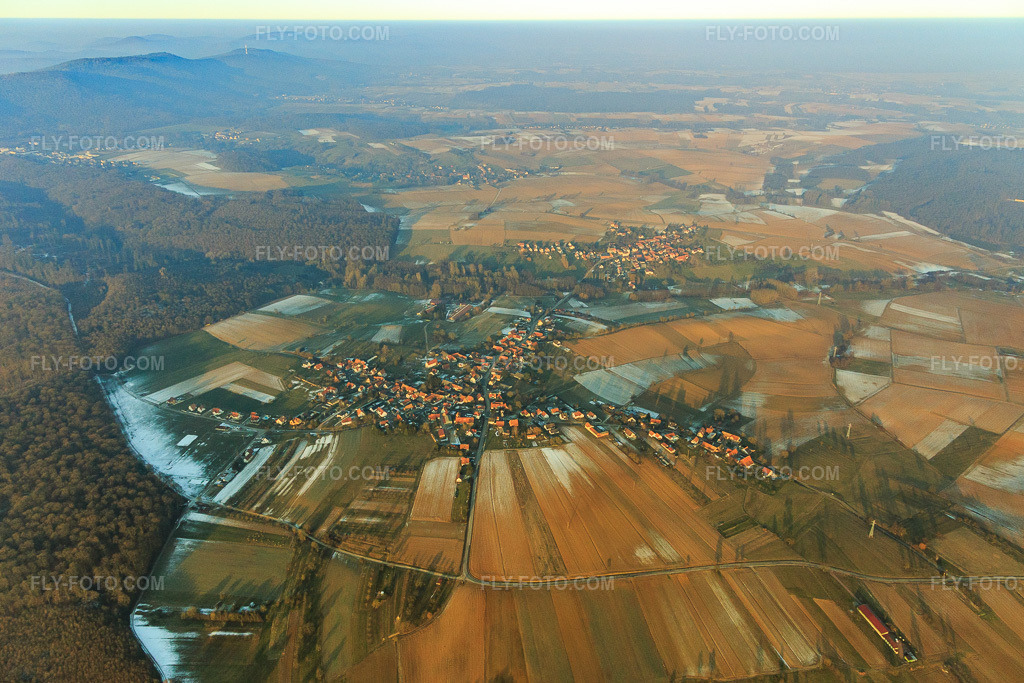 Aerial view: View of the town in winter from the west in Memmelshoffen in the state Bas-Rhin, France. – Photo: IMG_096364.jpg taken on 01/21/2017 by Werner Riehm/FLY-FOTO.com – Resolution of the original: 5289 x 3526 px