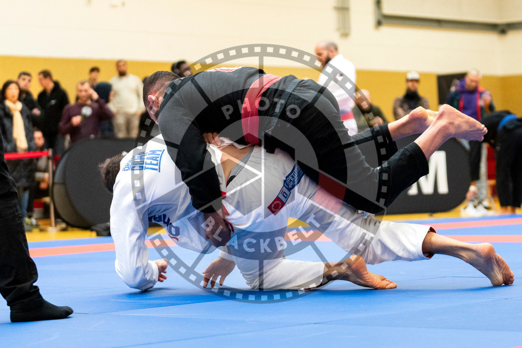 20231118PBB10483 | Fighters compete during the AJP Tour 600 Frankfurt Championship in Frankfurt/Main, Germany, on November 18, 2023.