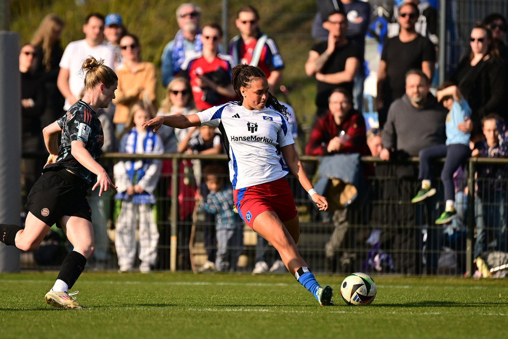 Fußball I Frauen I Saison 2024-2025 I 2. Bundesliga I 17. Spieltag I Hamburger SV - FC Bayern München II | Der Sportfotograf. - Realisiert mit Pictrs.com