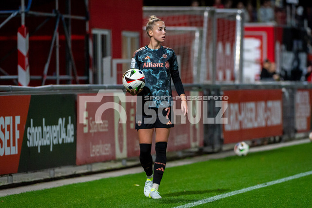20241020NSZ_1858 | Einwurf Giulia Gwinn (Bayern München,No.07)DEU, Leverkusen, 20.10.2024 Fußball, Frauen, Google Pixel Frauen-Bundesliga, Saison 2024/2025, 7. Spieltag, Bayer 04 Leverkusen - FC Bayern MünchenDIE DFB-RICHTLINIEN UNTERSAGEN JEGLICHE NUTZUNG VON FOTOS ALS SEQUENZBILDER UND/ODER VIDEOÄHNLICHE FOTOSTRECKEN - Realisiert mit Pictrs.com