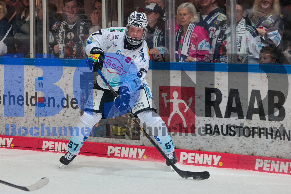 SES_ISEDRE20251010-29 | bond - Realisiert mit Pictrs.com