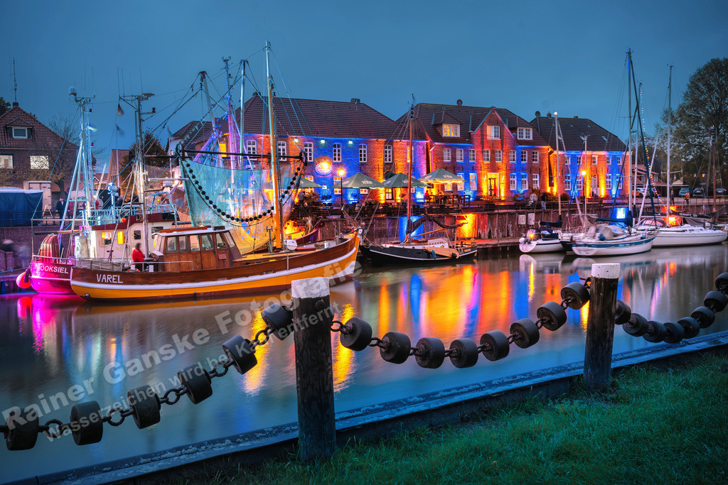 026 Hooksiel Alter Hafen - 15-10-2022 -R Ganske | Onlineshop mit Bildern von Stränden, Häfen und Meer. Leinwände, Poster, Kalender und andere Materialien erhältlich. Kommerzielle Lizenzen möglich.  - Realisiert mit Pictrs.com