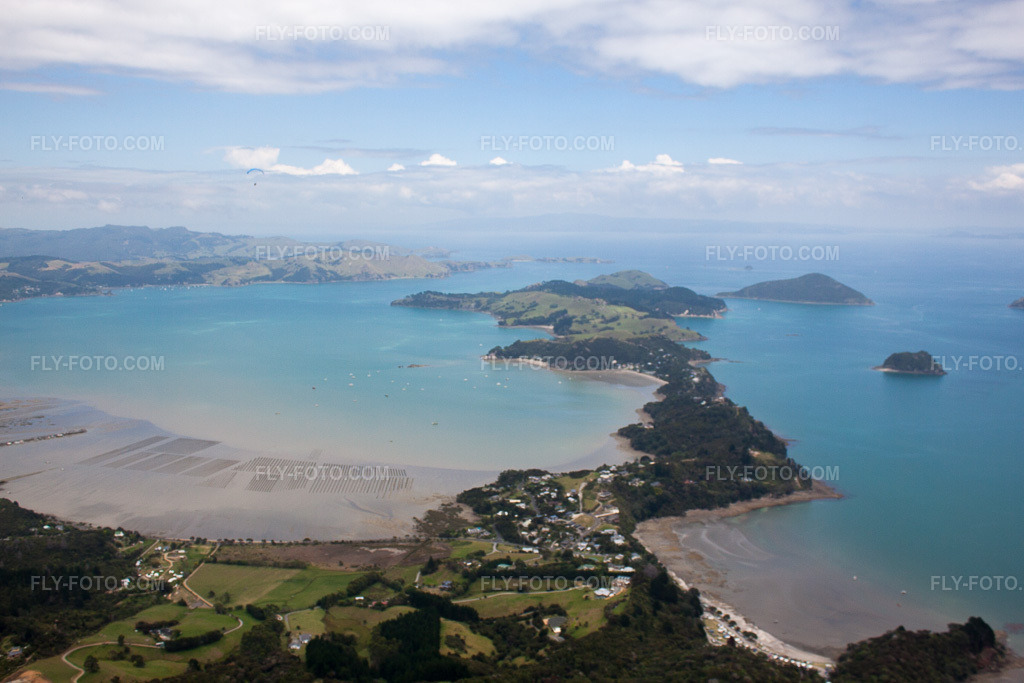 Aerial view: View of the town in Driving Creek in the state Waikato, New Zealand. – Photo: IMG_55526.jpg taken on 01/12/2013 by Werner Riehm/FLY-FOTO.com – Resolution of the original: 4752 x 3168 px