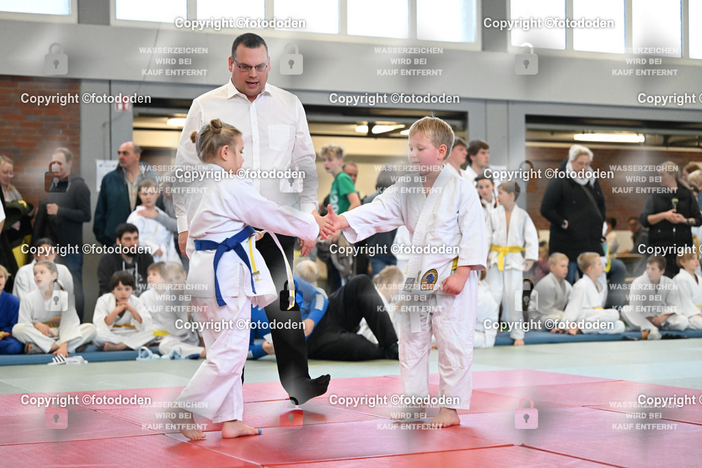 DSC_2764 | Till Niehuisen / TuS Holtriem gegen Charlotte Bär / BSC Burhafe