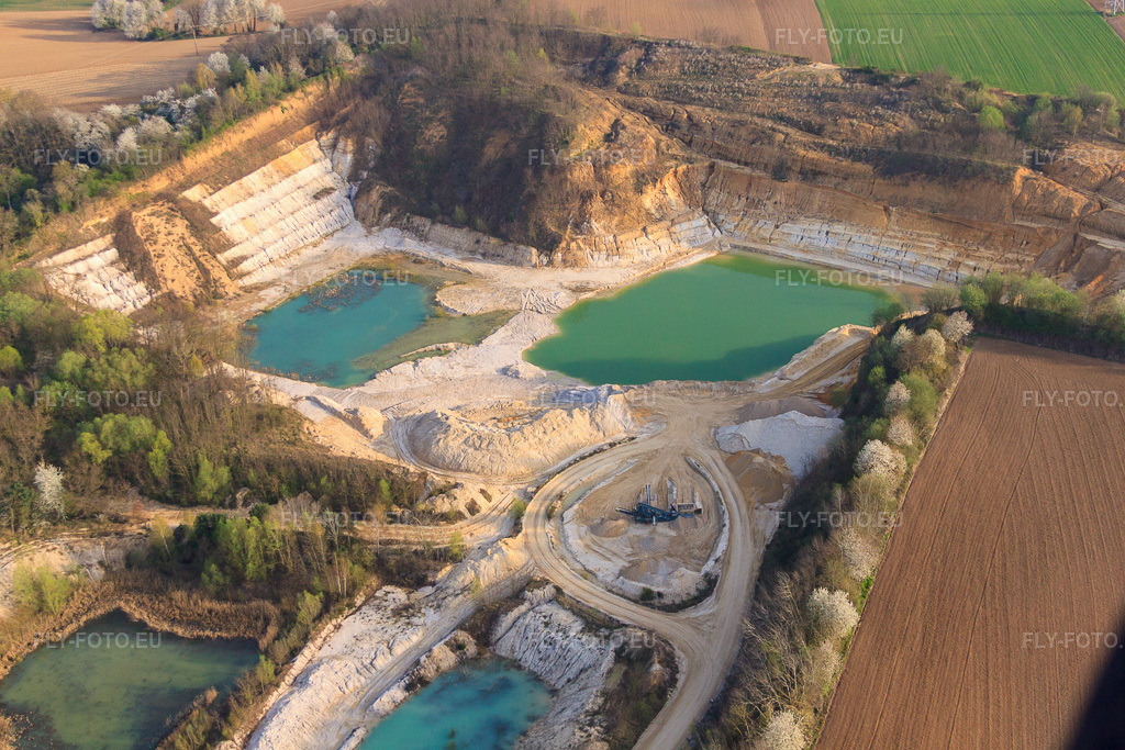 Vue aérienne: Eska - Derichebourg Environnement à le quartier Altenstadt in Wissembourg dans le département Bas Rhin, France – .Photo: IMG_63655.jpg prise le 30/03/2014 par Werner Riehm/FLY-FOTO.eu – Résolution de l'original: 4752 x 3168 px