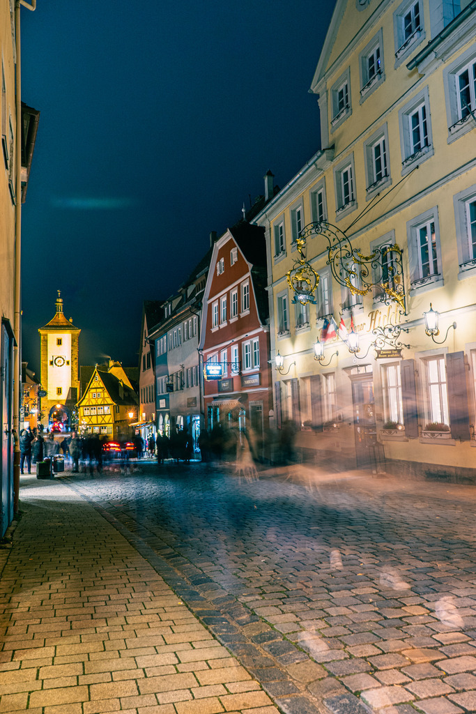 DSC05475 | Rothenburg ob der Tauber. Nur hier gibt es Exklusive und passend zur Jahreszeit Ihr Wandbild, T-Shirt, Tasse und alles was das Rothenburg Herz begehrt. - Realisiert mit Pictrs.com