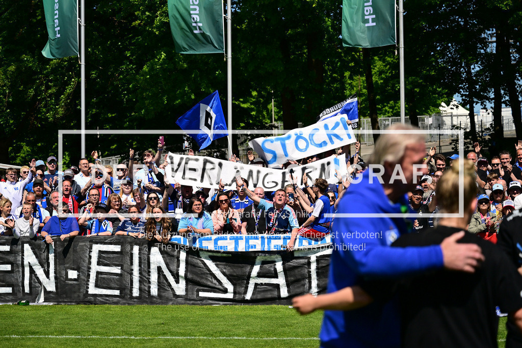 Fußball I Frauen I Saison 2024-2025 I 2. Bundesliga I 25. Spieltag I Hamburger SV - SC Freiburg II I 004019 | Abschied Sarah-Vanessa Stöckmann (22, Hamburger SV) - Realisiert mit Pictrs.com