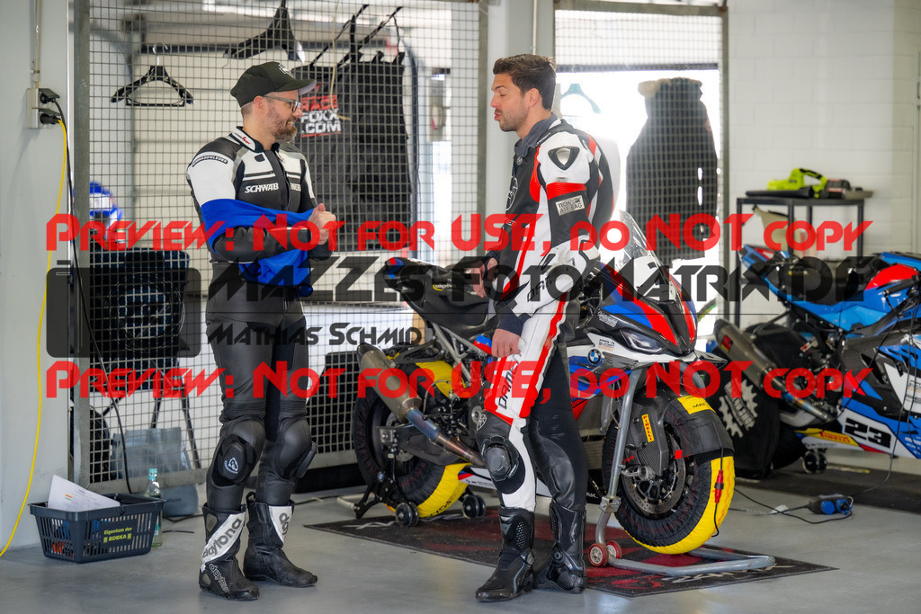 MaZZes_Fotomatrix_20250407_6021986_0254 | SENIOR