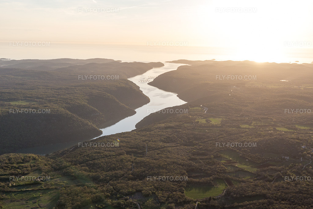 Aerial view: View of the town in Jural in the state Gespanschaft Istrien, Croatia. – Photo: IMG_106135.jpg taken on 04/13/2018 by Werner Riehm/FLY-FOTO.com – Resolution of the original: 5472 x 3648 px