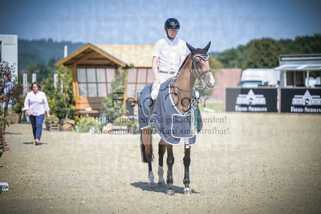 DOS_0008 | Entdecke hochwertige Reitturnierfotos von Foto Oger. Professionell, emotional und authentisch – jetzt Lieblingsmomente im Shop bestellen.Deutschlandweite Turnierfotografie. - Realisiert mit Pictrs.com