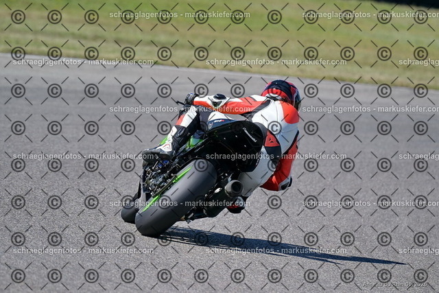 26BT01-1985 | 042 - Realisiert mit Pictrs.com