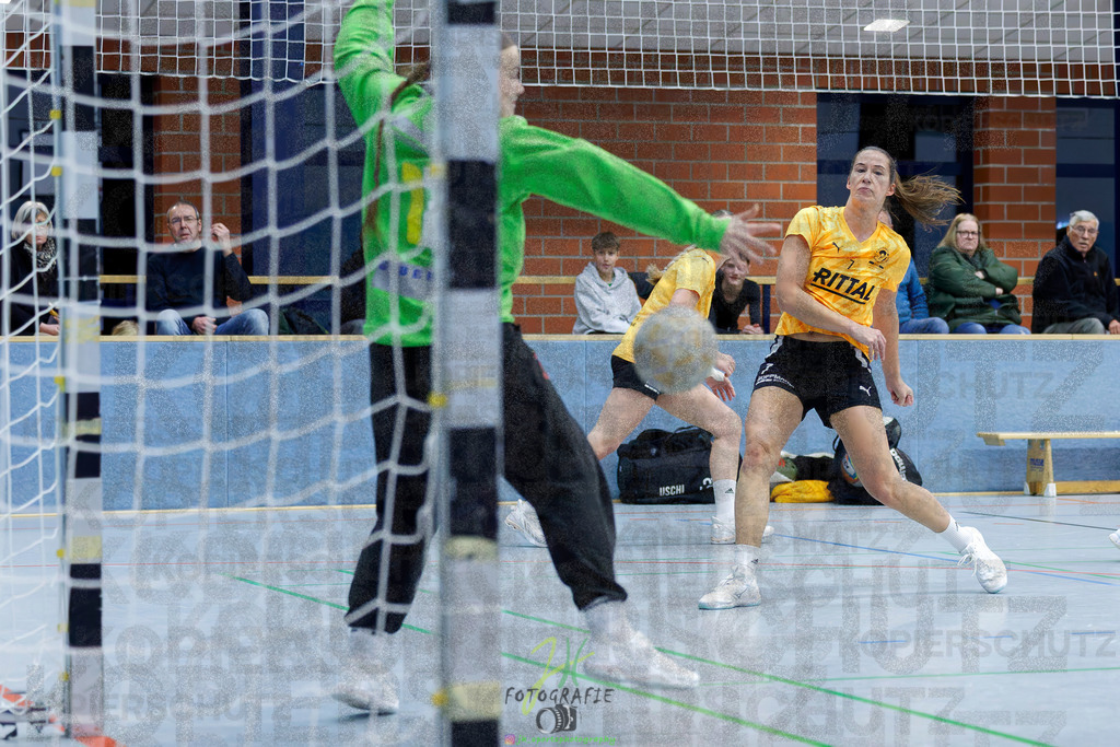 Frauen Oberliga Mitte (HHV); HSG Eibelshausen/Ewersbach - HSG Wettenberg II | Frauen Oberliga Mitte (HHV); HSG Eibelshausen/Ewersbach - HSG Wettenberg II am 13.12.2025 in Steinbrücken (Sporthalle am Hammerweiher)Photo © 2025 - Jörg Heinrich - Realisiert mit Pictrs.com