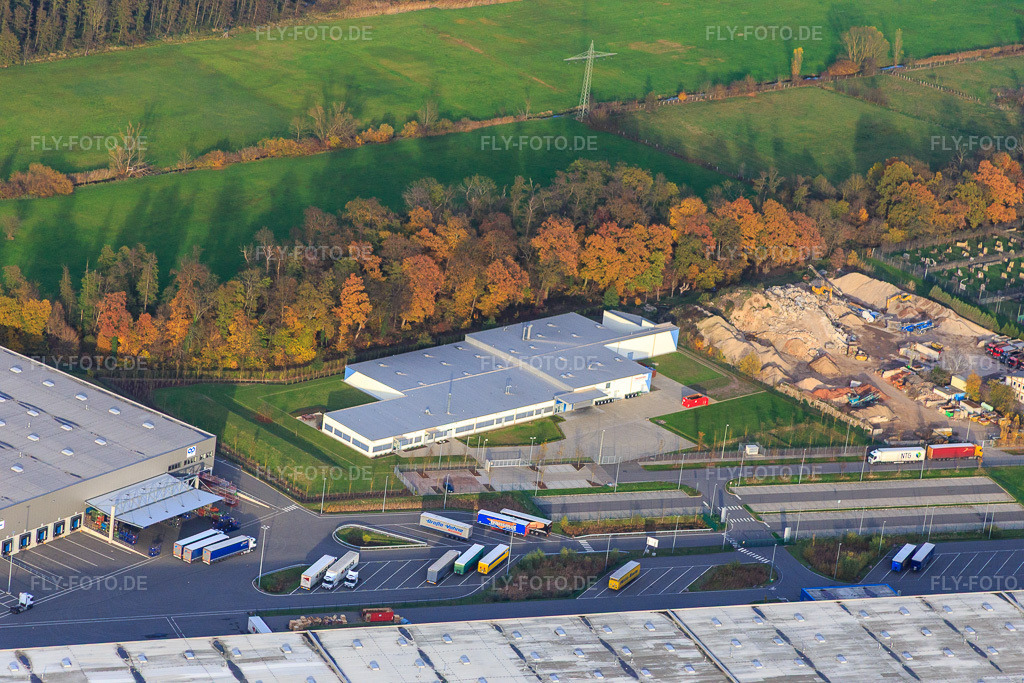 Luftbild: Gewerbegebiet Horst, Alfa Aesar GmbH im Ortsteil Minderslachen in Kandel im Bundesland Rheinland-Pfalz in Deutschland. – Foto: IMG_085196.jpg vom 08.11.2015 durch Werner Riehm/FLY-FOTO.de – Auflösung des Originals: 5472 x 3648 px – Minus Icon