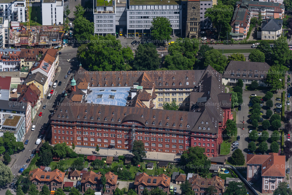 4033076 | FREIBURG IM BREISGAU 30.06.2020 Campus- Gebäude der Albert- Ludwig- Universität, Fakultät für Umwelt und Natürliche Ressourcen an der Hermann-Herder-Straße in Freiburg im Breisgau im Bundesland Baden-Württemberg. // Campus building of the Albert Ludwig University, Faculty of Environment and Natural Resources on Hermann-Herder-Strasse in Freiburg im Breisgau in the state of Baden-Wuerttemberg. Foto: Gerhard Launer