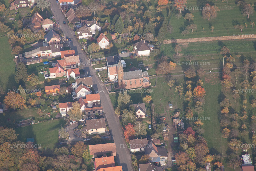 Aerial view: View of the town in Nehwiller-près-Wœrth in the state Bas-Rhin, France.Photo: IMG_54137.jpg taken on 10/21/2012 by Werner Riehm/FLY-FOTO.comResolution of the original: 4752 x 3168 px