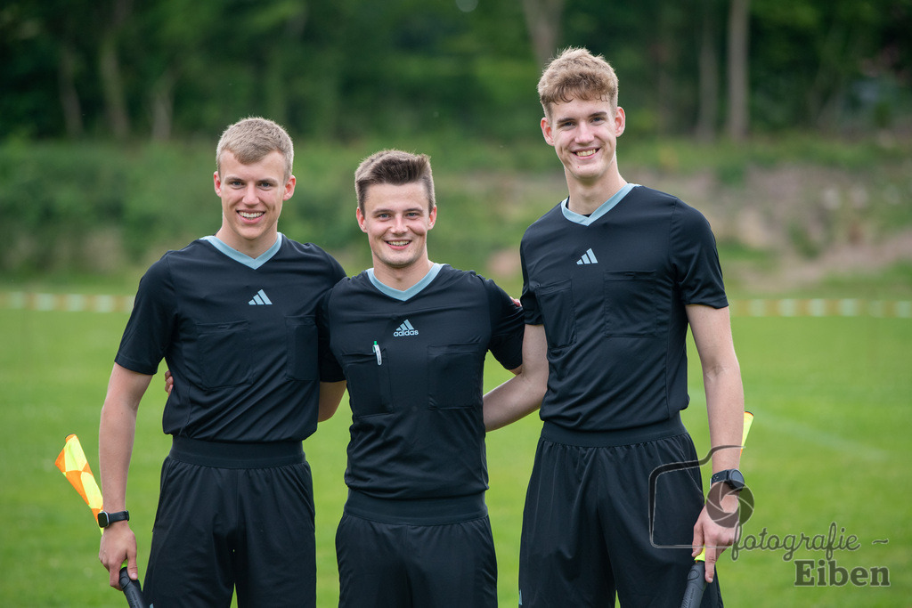 1. FC Ohmstede-SVE Wiefelstede | Herren Kreispokalfinale Jade-Weser-Hunte; 1.FC Ohmestede (gelb) - SVE Wiefelstede (weiß) am 16.06.2024; in Obenstrohe (Plaggenkrugstraße), Photo: Philip Eiben 2024 - Realisiert mit Pictrs.com