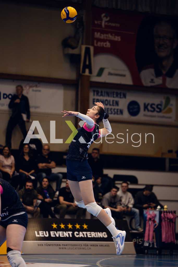 Volleyball I Frauen I Saison 2025-2026 I Volleyball NLA | Women I Round 14 I VC Kanti Schaffhausen - NLZ Volleyball Academy Zürich I 16.01.2026 | NLZ Volleyball Academy - 3 Marharyta Geiko (UKR) – Diagonalangriff - Realisiert mit Pictrs.com