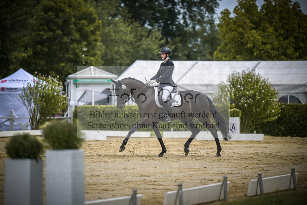 DOS_1310 | Entdecke hochwertige Reitturnierfotos von Foto Oger. Professionell, emotional und authentisch – jetzt Lieblingsmomente im Shop bestellen.Deutschlandweite Turnierfotografie. - Realisiert mit Pictrs.com