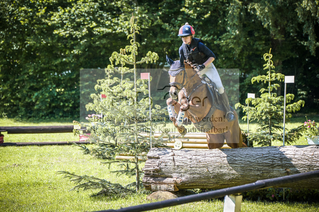 DOS_6639 | Entdecke hochwertige Reitturnierfotos von Foto Oger. Professionell, emotional und authentisch – jetzt Lieblingsmomente im Shop bestellen.Deutschlandweite Turnierfotografie. - Realisiert mit Pictrs.com