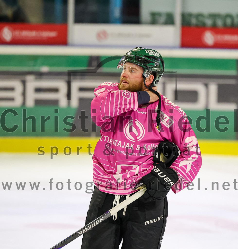 2025-10-05_151_TSV_Erding_gegen_Heilbronner_Falken | Erding, Deutschland, 05.10.2025:Eishockey, Oberliga Süd 2025 / 2026, 6. Spieltag, TSV Erding gegen Heilbronner Falken, Endergebnis: 3:1Grady Hobbs (Erding Gladiators, #22)Foto: Christian Riedel / fotografie-riedel.net