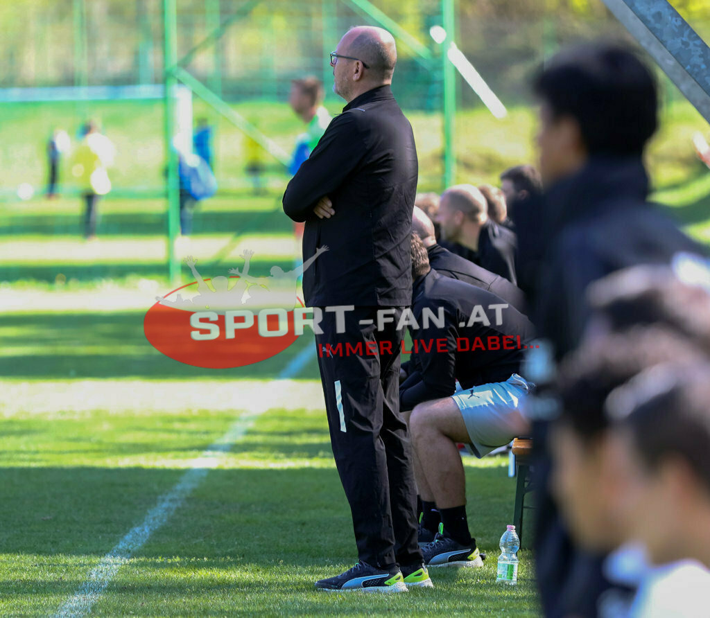 AUSTRIA U15 - MEXICO U15 | MARTIN SCHERB (Trainer Austria) ; AUSTRIA U15 - MEXICO U15 am 29.04.2022 in Arnoldstein
(Sportplatz), AUSTRIA, (Photo by Ernst Krawagner sport-fan.at) - Realisiert mit Pictrs.com