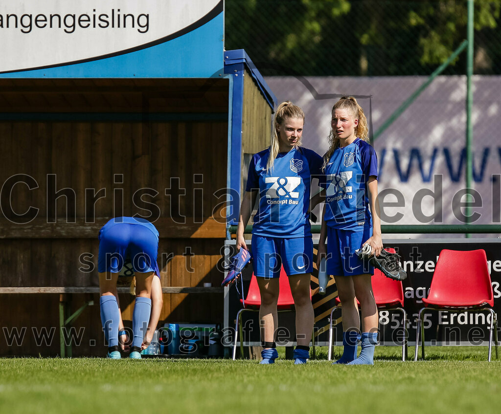 2023-09-09_118_FC_Langengeisling_gegen_TV_1864_Altoetting | Erding, Deutschland, 09.09.2023:
Fußball, Bezirksoberliga 2023 / 2024, 2. Spieltag, FC Langengeisling gegen TV 1864 Altötting, Endergebnis: 2:3

Rebecca Hawkins (FC Langengeisling, #15)

Foto: Christian Riedel / fotografie-riedel.net