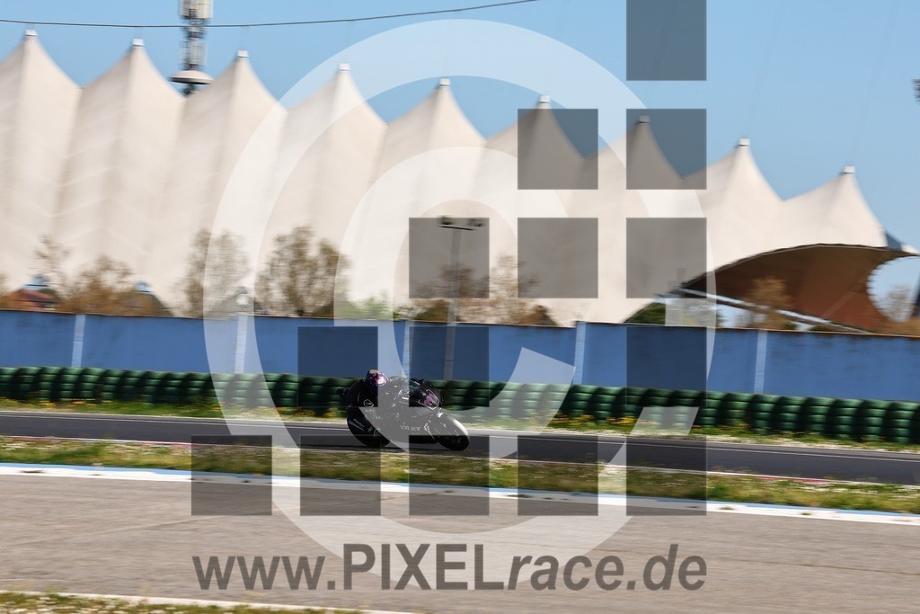 0191-20260404_08283 | Schöne Erinnerungen an spannende Momente - das festzuhalten ist unser Job. PIXELrace.de ist seit 2003 auf den Rennstrecken Europas unterwegs um die Action draußen beim Fahren und die wunderbare Stimmung imm Fahrerlager für euch einzufangen.