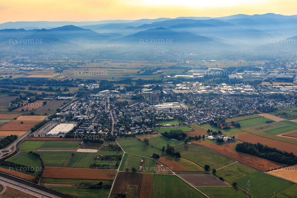 Luftbild: Ortsansicht von Westen im Ortsteil Vimbuch in Bühl im Bundesland Baden-Württemberg in Deutschland. Foto: IMG_008805.jpg vom 20.09.2020 durch Werner Riehm/FLY-FOTO.de