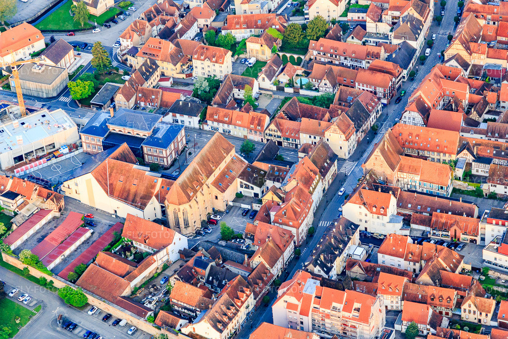 Aerial view: Ancienne église des Dominicains and Rue Nationale in Wissembourg in the state Bas-Rhin, France.Photo: IMG_113962.jpg taken on 05/23/2019 by Werner Riehm/FLY-FOTO.comResolution of the original: 5472 x 3648 pxWWW.POP.CULTURE.GOUV.FR