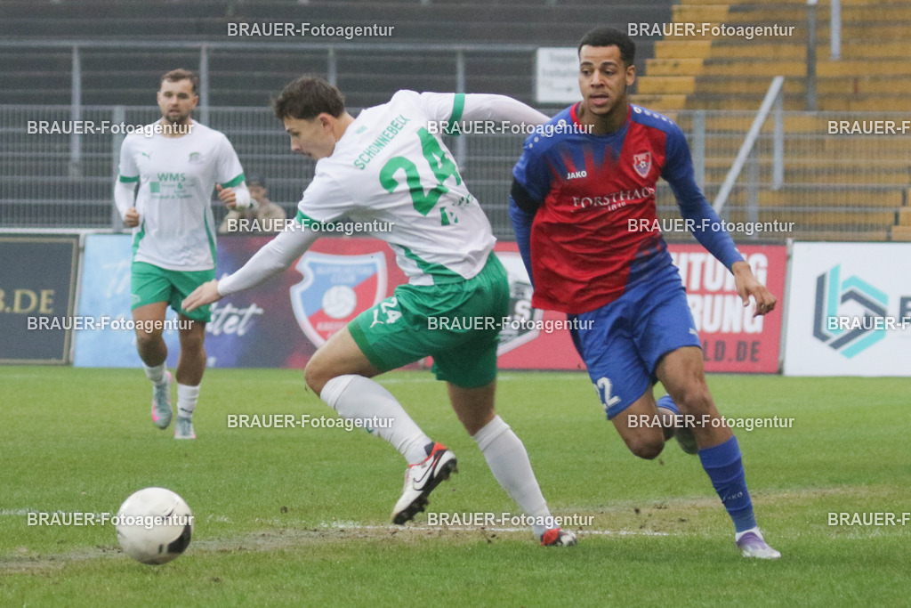 15.11.2025 KFC Uerdingen - SPVG Schonnebeck | Krefeld, Deutschland, 15.11.2025: Noah Eliah Tomson (KFC Uerdingen) und Noah Kloth (Spvg Schonnebeck) im Kampf um den Ball während des Oberliga Niederrhein Spiels zwischen KFC Uerdingen  - Spvg Essen Schonnebeck am 15.11. 2025 im Krefelder Grotenburg - Stadion in Krefeld, Deutschland. (Foto Ralph Görtz / Brauer-Fotoagentur)