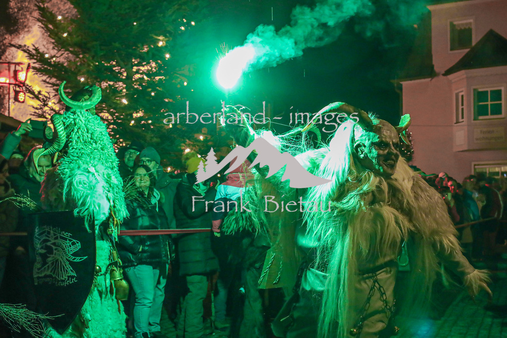 OE7A7098 | das Höllenspektakel im Bayerischen Wald am Abend vor der Sylvesternacht