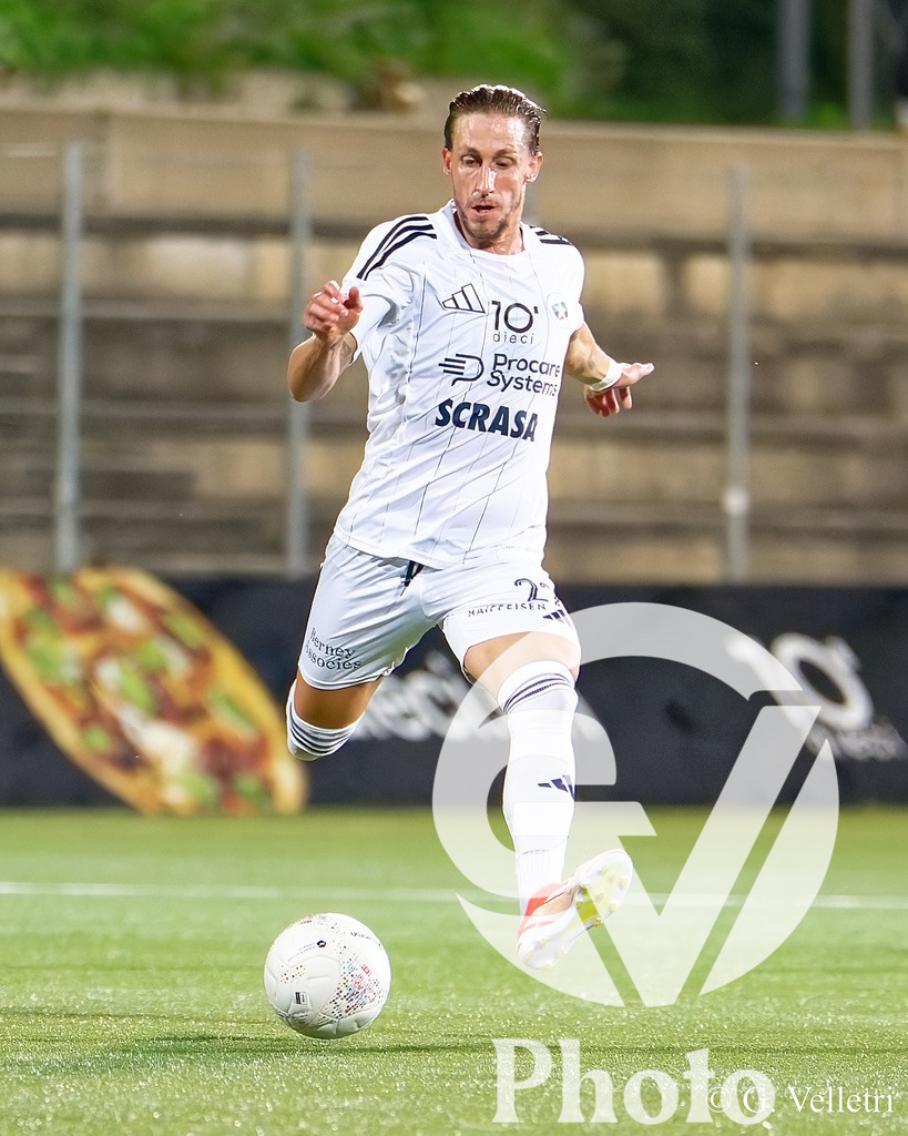 Challenge League - Etoile Carouge FC v FC Vaduz | Vincent Ruefli (22 Etoile Carouge FC) in action during the Challenge League game between Etoile Carouge FC and FC Vaduz at Stade de la Fontenette in Carouge, Switzerland