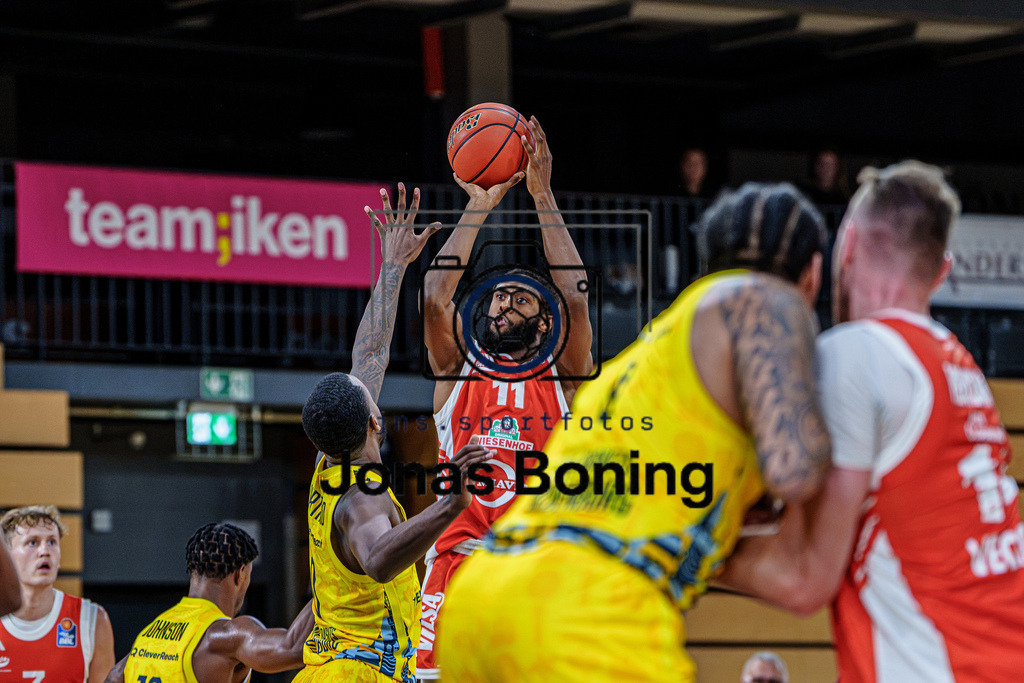 Basketball I Herren I Saison 2026-2027 I Testspiel I RASTA Vechta - EWE Baskets Oldenburg I 50978 | jns.sportfotos - Realisiert mit Pictrs.com