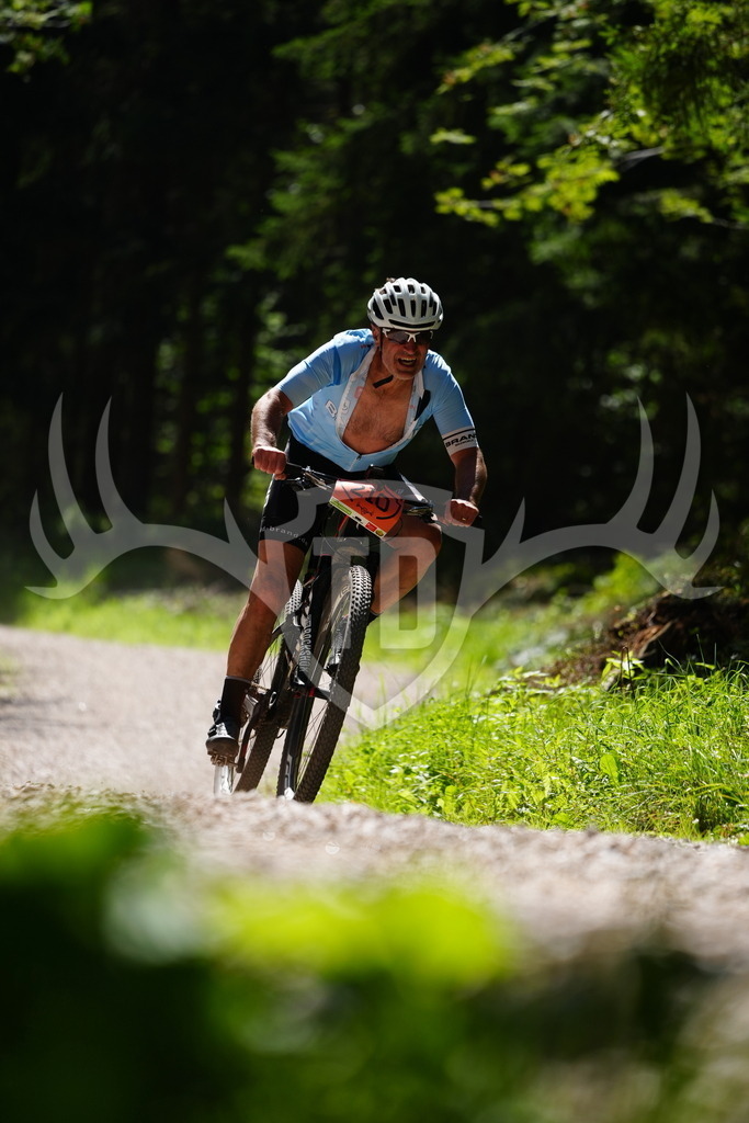 FC102026 | Fotogalerie der Treibjagd im Dunkelwald - Dein MTB Etappenrennen im Erzgebirge - Realisiert mit Pictrs.com