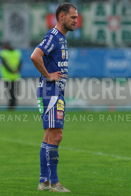 TSV Egger Glas Hartberg vs SK Rapid Wien – Championship Group    | Hartberg, Austria, 19.Apr.26 - SOCCER - ADMIRAL Bundesliga, TSV Egger Glas Hartberg vs SK Rapid Wien. The image shows Lukas Spendlhofer (Hartberg) in rain. 