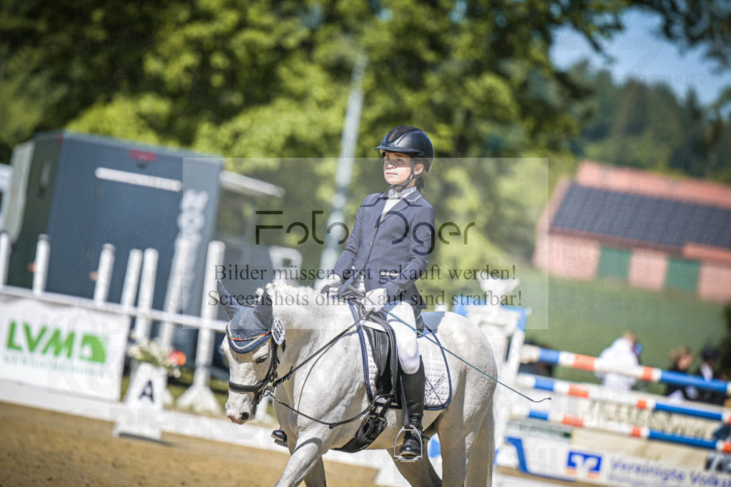DOS_5213 | Entdecke hochwertige Reitturnierfotos von Foto Oger. Professionell, emotional und authentisch – jetzt Lieblingsmomente im Shop bestellen.Deutschlandweite Turnierfotografie. - Realisiert mit Pictrs.com