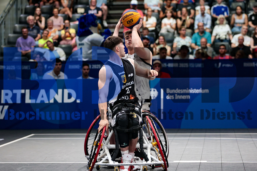 SES_TTG3X320250718-2815 | bond - Realisiert mit Pictrs.com