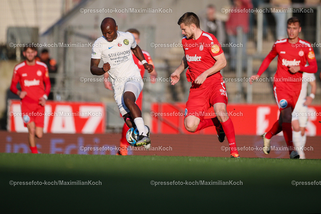 RWE10042401008 | 10.04.2024, Essen, Fußball, Niederrheinpokal Halbfinale, Stadion an der Hafenstraße, Rot-Weiss Essen – Ratingen 04/19:  Moses Lamidi (Ratingen 04/19) gegen Björn Rother (Rot-Weiss Essen). 
DFB regulations prohibit any use of photographs as image sequences and or quasi-video.