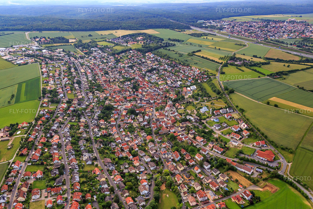Luftbild: Ortsansicht aus Westen in Eisingen im Bundesland Bayern in Deutschland. Foto: IMG_089774.jpg vom 11.06.2016 durch Werner Riehm/FLY-FOTO.de