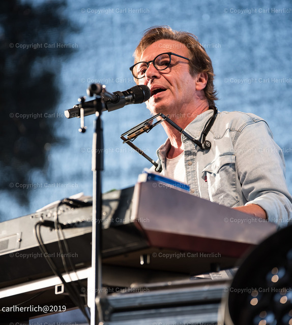 Purple Schulz/Erftstadt | High End Portraits. Einzelportrait Paarportrait Gruppenportrait Künstlerportrait Bandportzait Bühnenfotografie Fashion Lifestyle Urbanlife  - Realisiert mit Pictrs.com