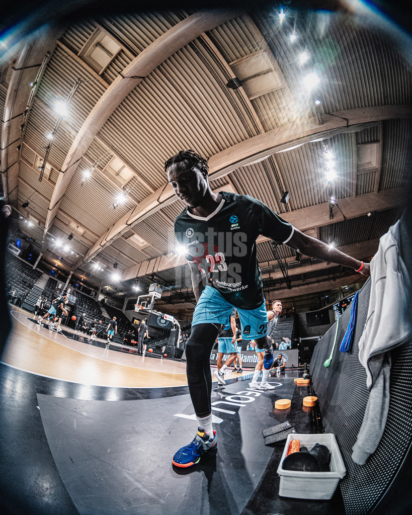 Basketball | Männer | Saison 2024/2025 | BKT EuroCup | Veolia Towers Hamburg vs. Hapoel Bank Yahav Jerusalem | 17.12.2024 | Kur Kuath (#23, Veolia Towers Hamburg)