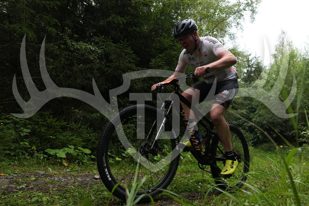 A6703510 | Fotogalerie der Treibjagd im Dunkelwald - Dein MTB Etappenrennen im Erzgebirge - Realisiert mit Pictrs.com