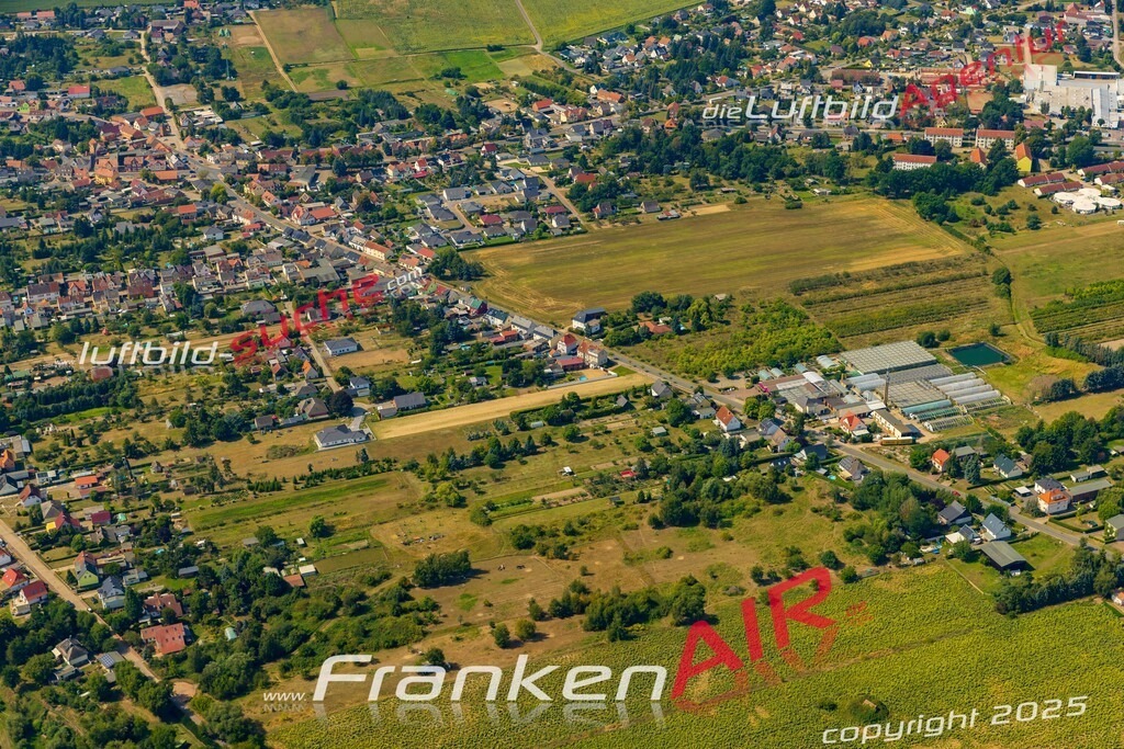 Neue Luftbildaufnahme der Stadt Rogätz - Das Luftbild wurde 2025 vom UL-Flugzeug heraus erstellt ( keine Drohnenaufnahme ) - Hochauflösende Luftaufnahme - für Wandbilder und großformatige Ausdrucke geeignet. Das besondere Geschenk!Hier alle&nbsp;Infos zur Lizenzierung der LuftaufnahmeWir fliegen auch dieses Jahr wieder in Ihre Region um Luftbilder zu erstellen.- Luftbild anfragen