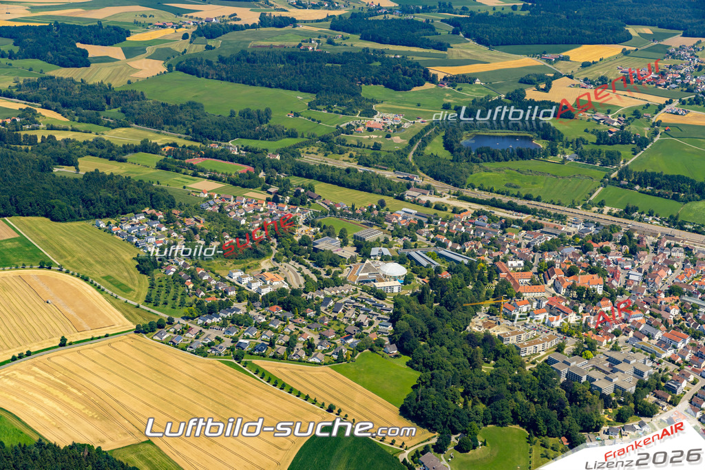 Aktuelles Luftbild von  Aulendorf - Die Luftaufnahme wurde 2022 mittels UL-Flugzeug erstellt ( keine Drohne ) - hochauflösende Kamera-Systeme von  Canon -Beste Qualität - Für grossformatige Ausdrucke geeignet. Die Geschenkidee !