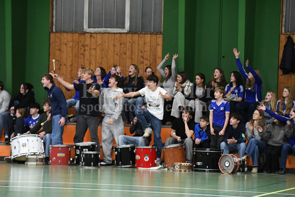 SSG Metten : MTV Pfaffenhofen | waren mit der Schiedsrichterleistung nicht glücklich: Mettens Fans - Realisiert mit Pictrs.com