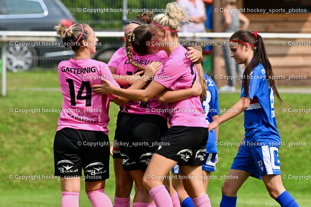 Carinthians Hornets vs. GAK 1902 Frauen | Jubel Carinthians Hornets Mannschaft, #14 Nicole Dominique Gatternig Carinthians Hornets, #10 Elisa Ciccarelli Carinthians Hornets, #27 Jasmin Michelle Ortner Carinthians Hornets, #23 Paula Sophie Jazbinsek GAK, Carinthians Hornets vs. GAK 1902 Frauen, Carinthians Hornets vs. GAK 1902 Frauen am 01.09.2024 in Sachsenburg (Sportplatz Sachsenburg), Austria, (Photo by Bernd Stefan)