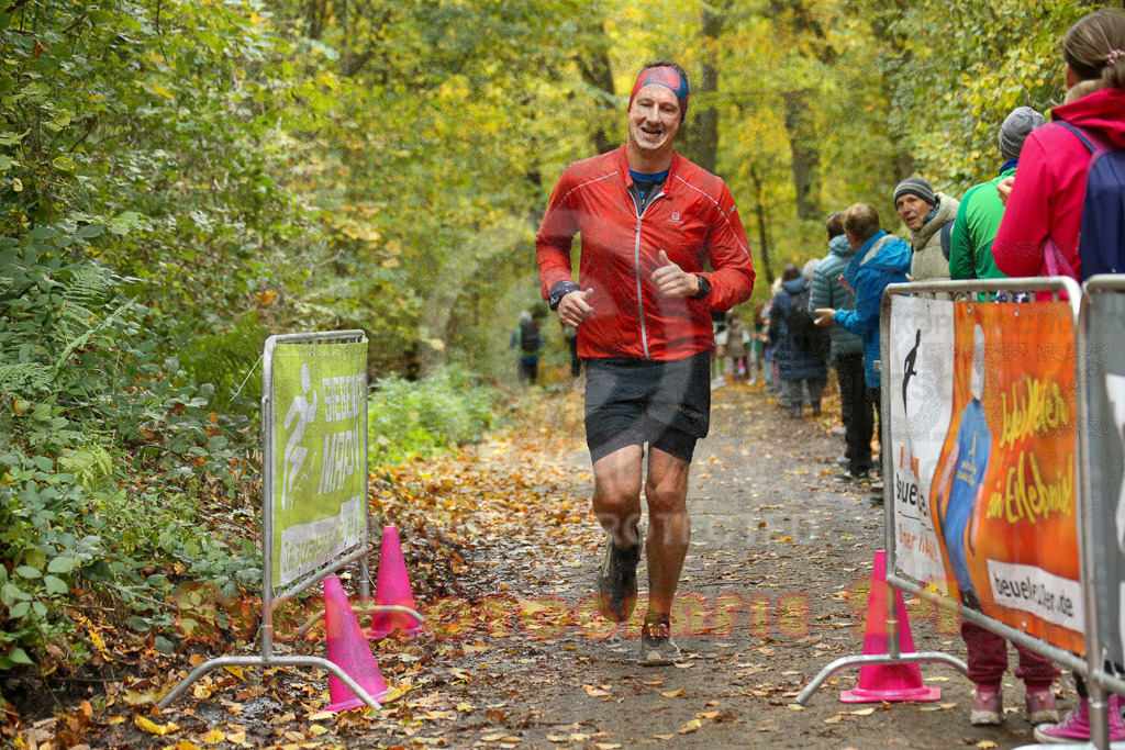 251026_1223_EX1_0247 | Sportfotografie im Rhein-Sieg Kreis, Köln, Bonn, NRW, Rheinland Pfalz, Hessen, etc. Unser Tätigkeitsfeld umfasst den Laufsport vom Volkslauf über den Marathon, Duathlon, Triathon bis zum Ultralauf wie Kölnpfad Ultra oder Schindertrail.