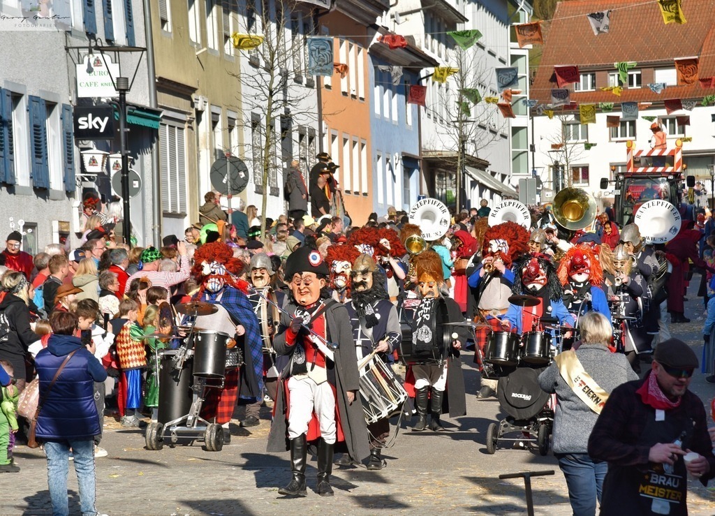 FaMoUmzug-101-RA | Fotoblog Schwarzwald, Foto Blog Wiesental, Pfaffenberg, Winterzauber, Zeller Bergland, Zell im Wiesental, Fotoblog Wiesental, Landschaftsfotos, Bilder Wiesental, Natur, Naturbilder, Fastnacht, Zeller Fastnacht, Zeller Fasnacht, Zeller Bergland, Belchen, - Realisiert mit Pictrs.com