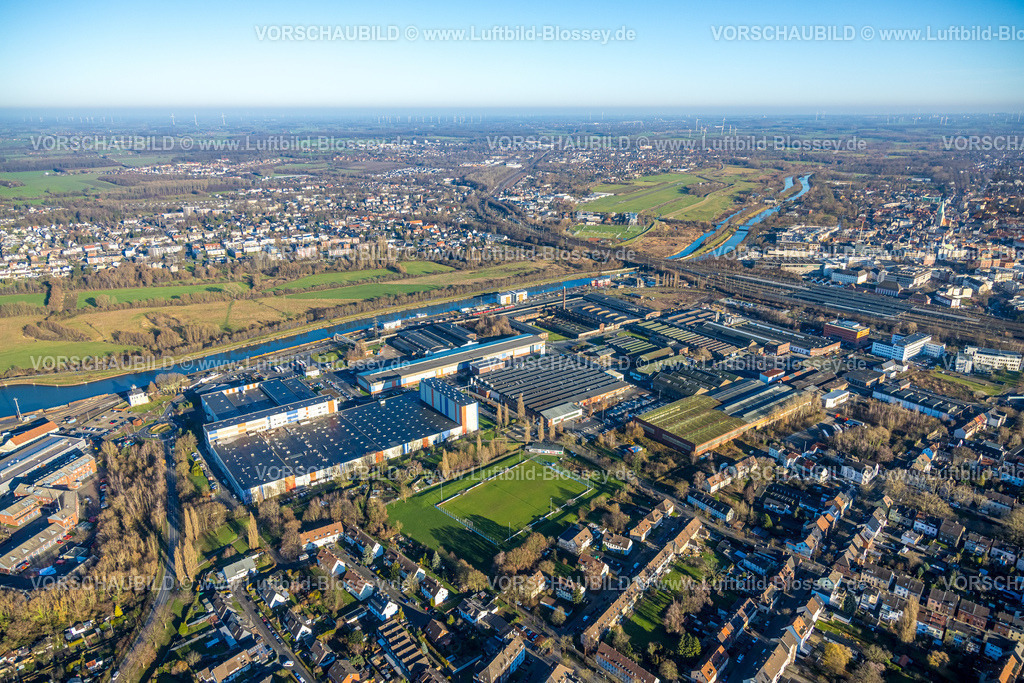 Hamm251202100 | Luftbild, Hafen Hamm am Datteln-Hamm-Kanal mit Blick zur City und zum Hbf Hauptbahnhof, hinten der Flugplatz Hamm-Lippewiesen, vorne das Unionstadion, Fernsicht, Mitte, Hamm, Ruhrgebiet, Nordrhein-Westfalen, Deutschland