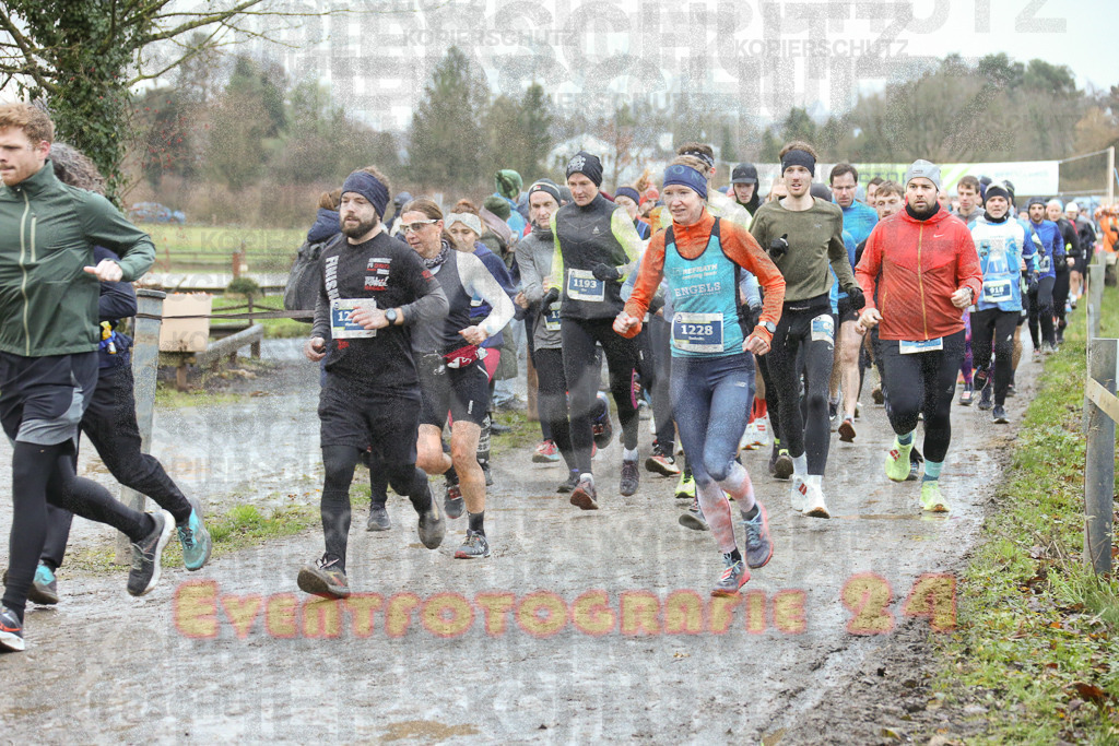 241208_0926_EX1_3670 | Sportfotografie im Rhein-Sieg Kreis, Köln, Bonn, NRW, Rheinland Pfalz, Hessen, etc. Unser Tätigkeitsfeld umfasst den Laufsport vom Volkslauf über den Marathon, Duathlon, Triathon bis zum Ultralauf wie Kölnpfad Ultra oder Schindertrail.